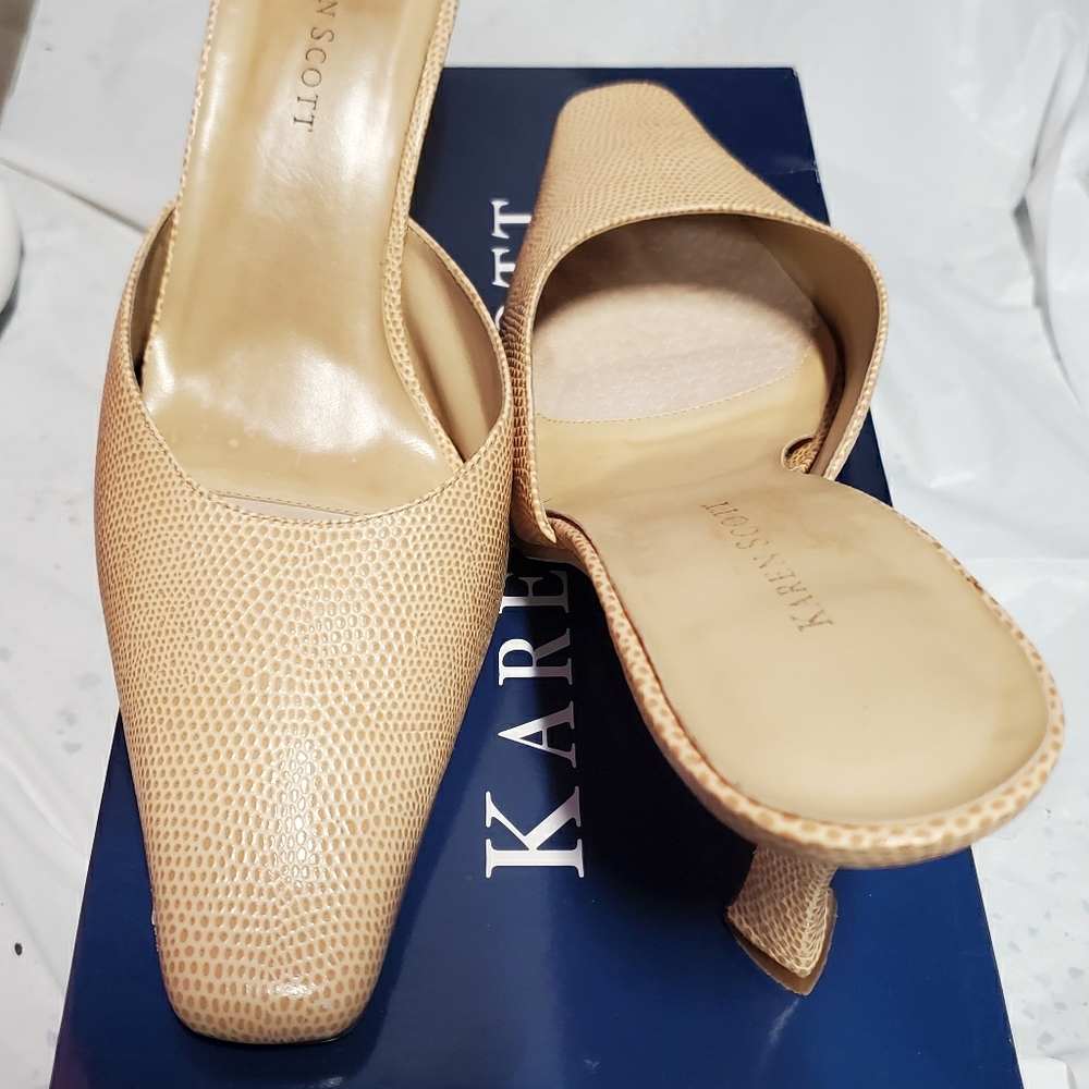 Karen Scott size 8.5 mules beige